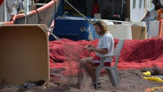 Krpanje ribarske mriže posao koji se sve manje viđa uz obalu Jadrana. Photo: Ivo Čagalj/PIXSELL Krpanje ribarske mriže posao koji se sve manje viđa uz obalu Jadrana. Photo: Ivo Čagalj/PIXSELL