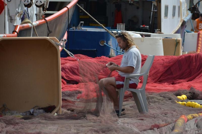 Krpanje ribarske mriže posao koji se sve manje viđa uz obalu Jadrana. Photo: Ivo Čagalj/PIXSELL Krpanje ribarske mriže posao koji se sve manje viđa uz obalu Jadrana. Photo: Ivo Čagalj/PIXSELL