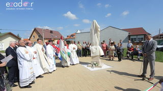 Bibinjci gradišćanskim Hrvatima darovali 1.82 metara visok kip sv. Roka Bibinjci gradišćanskim Hrvatima darovali 1.82 metara visok kip sv. Roka