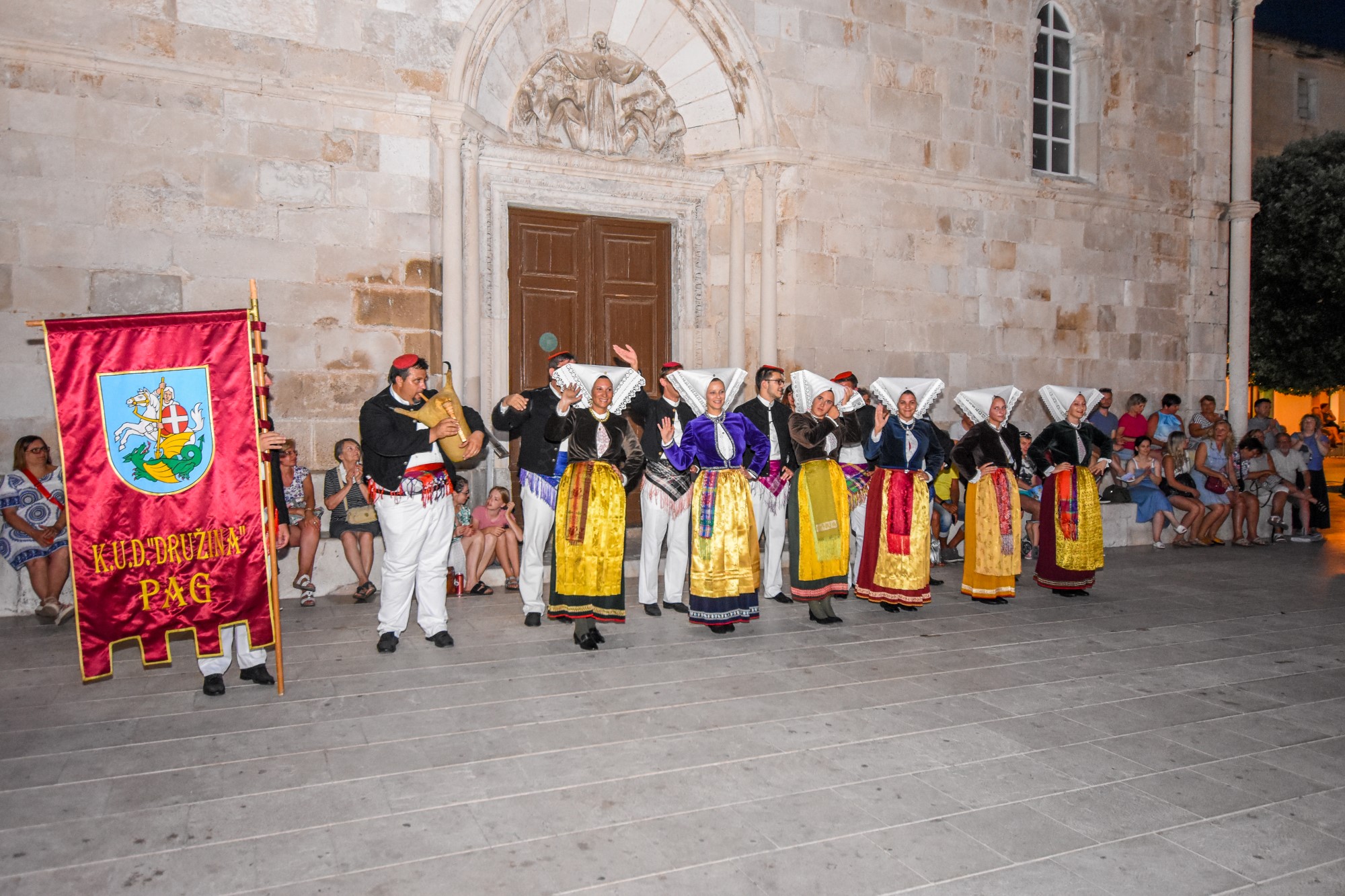 Etno večer s KUD Družina u Pagu Etno večer s KUD Družina u Pagu