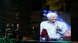 U koncertnoj dvorani Vatroslav Lisinski održan koncert “Hiljade pahulja bijelih” posvećen Kemalu Montenu. Foto. Goran Stanzl/PIXSELL U koncertnoj dvorani Vatroslav Lisinski održan koncert “Hiljade pahulja bijelih” posvećen Kemalu Montenu. Foto. Goran Stanzl/PIXSELL