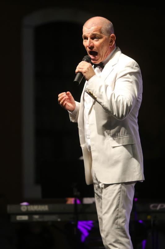 17.07.2013., Zadar – Na Poljani Sime Budinica odrzan je koncert Simon Marlowa i Jazz orkestra HRT-a. Photo: Filip Brala/PIXSELL 17.07.2013., Zadar – Na Poljani Sime Budinica odrzan je koncert Simon Marlowa i Jazz orkestra HRT-a. Photo: Filip Brala/PIXSELL