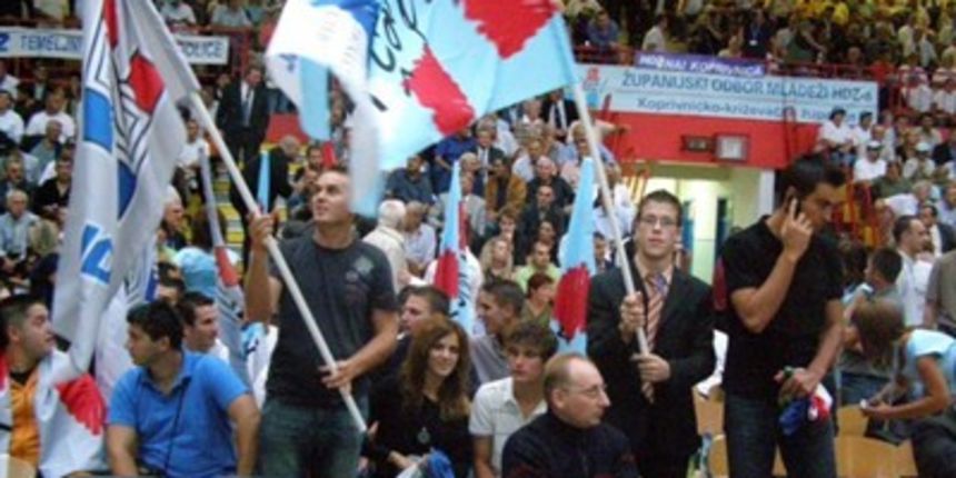 Ivan Bota (sasvim lijevo) (Foto: Tportal.hr) Ivan Bota (sasvim lijevo) (Foto: Tportal.hr)