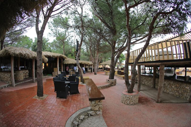 Pag, Zrce – Klub Kalypso na popularnoj plazi Zrce sezonu 2014. docekuje u novom ruhu. Photo: Filip Brala/PIXSELL