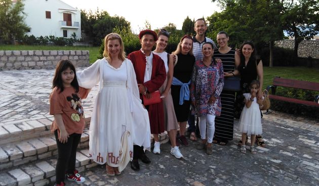Kostimirano vođenje Nin