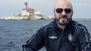 Legende svjetla: Jurica Gašpar ispred Svetog Ivana na Pučini, prvog svjetionika na kojeg je došao s roditeljima Legende svjetla: Jurica Gašpar ispred Svetog Ivana na Pučini, prvog svjetionika na kojeg je došao s roditeljima