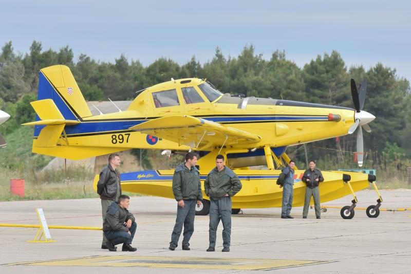 U sklopu Medjunarodne konferencije o gasenju pozara iz zraka (Aerial Firefighting Conference), u zrakoplovnoj bazi HRZ Zemunik odrzala se pokazna vjezba na kojoj su sudjelovali protupozarni avioni i helikopteri iz sastava 93. zrakoplovne baze u Zemuniku, U sklopu Medjunarodne konferencije o gasenju pozara iz zraka (Aerial Firefighting Conference), u zrakoplovnoj bazi HRZ Zemunik odrzala se pokazna vjezba na kojoj su sudjelovali protupozarni avioni i helikopteri iz sastava 93. zrakoplovne baze u Zemuniku,