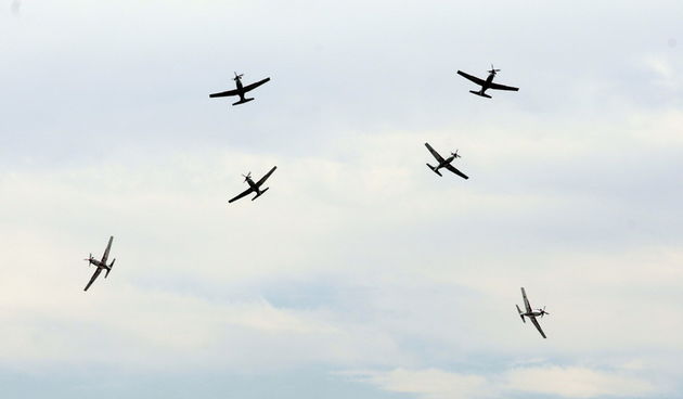 Varazdin, 180611.
Na varazdinskom aerodromu odrzava se dvodnevni Varazdin Air show. Publici se svojim borbenim zarkoplovima predstavilo francusko i madjarsko ratno zrakoplovstvo, dok su najveci pljesak publike za svoj nastup dobili clanovi Krila oluja, hr