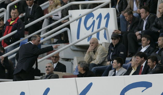 Split, 070410.
Stadion Poljud.
Uzvratna polufinalna nogometna utakmica Hrvatskog kupa izmedju Hajduka i Dinama.
Na fotografiji: u lozi je bio i predsjednik Hajduka Josko Svagusa.
Foto: Jakov Prkic / CROPIX