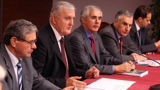 Zadar, 141010.
Danas se u Zadru sastao Izvrsni odbor Hrvatske zajednice zupanija na kojoj je predstavljen Okvirni prijedlog teritorijalnog ustroja Hrvatske.
Na fotografiji : Bozo Galic predsjednik Hrvatske zajednice zupanija i zupan Vukovarsko Srijemske Zadar, 141010.
Danas se u Zadru sastao Izvrsni odbor Hrvatske zajednice zupanija na kojoj je predstavljen Okvirni prijedlog teritorijalnog ustroja Hrvatske.
Na fotografiji : Bozo Galic predsjednik Hrvatske zajednice zupanija i zupan Vukovarsko Srijemske