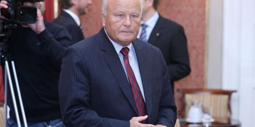 12.09.2013., Zagreb – Redovna sjednica Vlade RH u Banskim dvorima. Slavko Linic. Photo: Marko Lukunic/PIXSELL Autor  Marko Lukunic/PIXSELL KLJUČNE RIJEČI  sjednica, Slavko Linic, Vlada RH