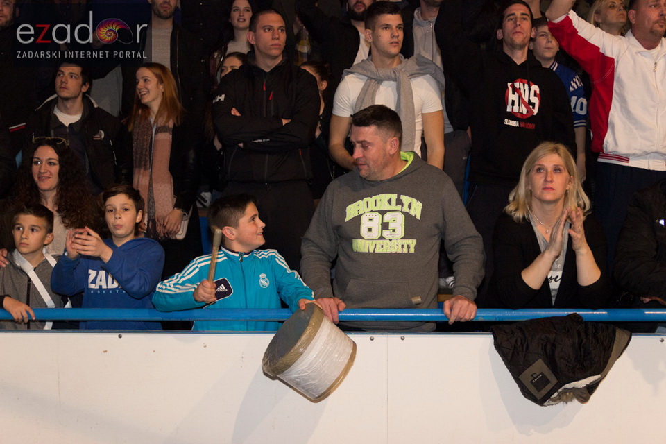 Humanitarno gledanje utakmice Zadar-Cibona u Jazinama Humanitarno gledanje utakmice Zadar-Cibona u Jazinama