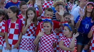 Veličanstven doček četvorice zadarskih Vatrenih od Gradskog mosta do Foruma