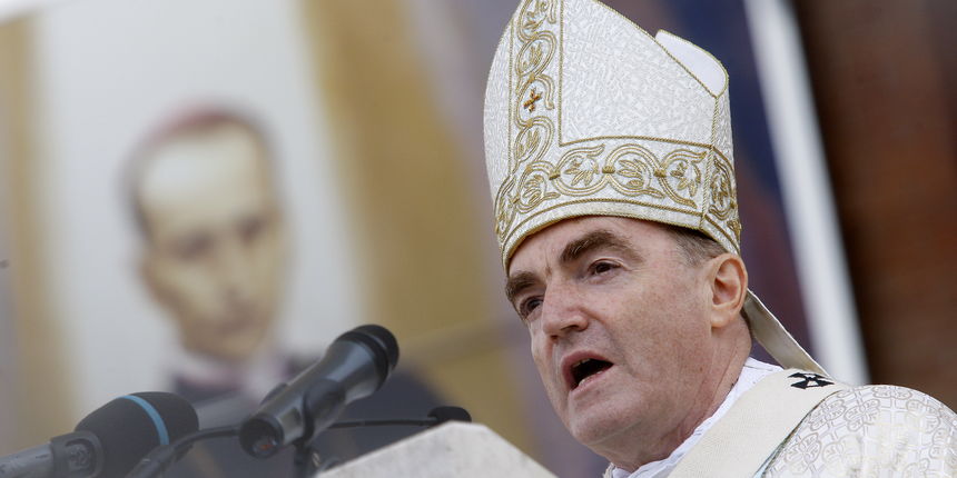 Marija Bistrica, 120910. Zavjetno hodocasce vjernika grada Zagreba u nacionalno marijansko svetiste Majke Bozje Bistricke, koje se odrzava po 279. put. Na slici: govor Josipa Bozanica. Foto: Goran Mehkek / CROPIX