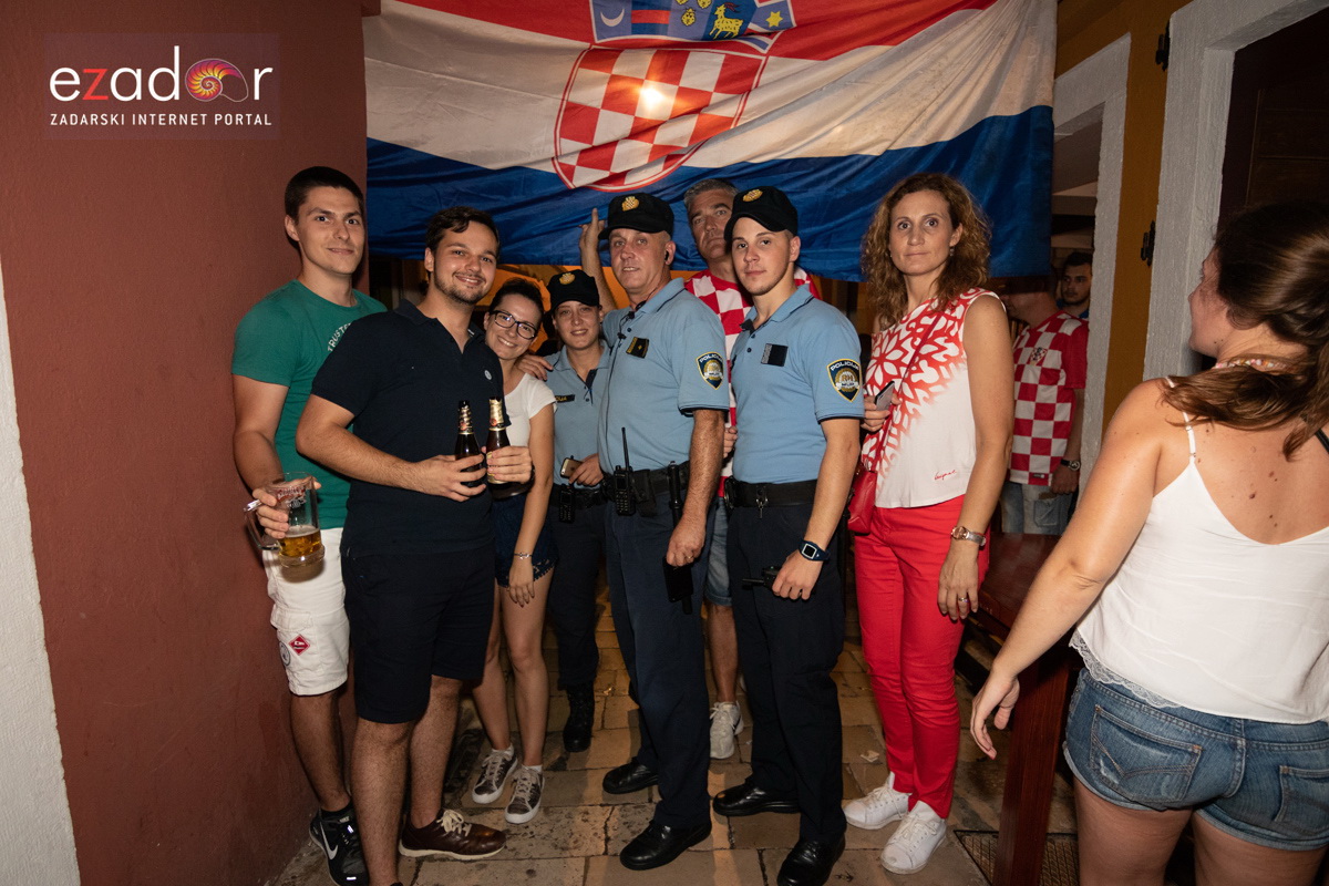 Čudesna noć: Velika fešta ulicama Zadra nakon plasmana Vatrenih u finale SP Čudesna noć: Velika fešta ulicama Zadra nakon plasmana Vatrenih u finale SP