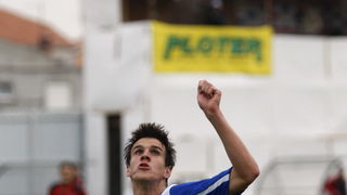 Zadar, 200310
Nogometna utakmica  T Com 1.HNL NK Zadar – NK Medjimurje. Stadion Stanovi u Zadru. 
Igrac Zadra (plavi) Ivan Santini.
Foto: Jure Miskovic / CROPIX
