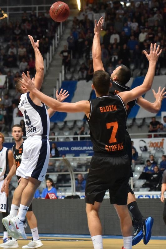 Dvorana Krešimir Ćosić, Zadar – 2. kolo A-1 muške lige, KK Zadar – GKK Šibenik 80-76. Photo: Dino Stanin/PIXSELL Dvorana Krešimir Ćosić, Zadar – 2. kolo A-1 muške lige, KK Zadar – GKK Šibenik 80-76. Photo: Dino Stanin/PIXSELL