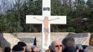 Maslenica: Otkrivanje spomen obilježja križa za poginule hrvatske branitelje u VRO Maslenica ´93, Foto: Filip Brala/PIXSELL