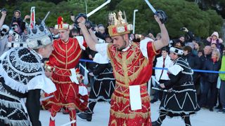 HGD Sv. Cecilija izvelo korčulanski viteški ples “Moreška” na Pozdravu suncu