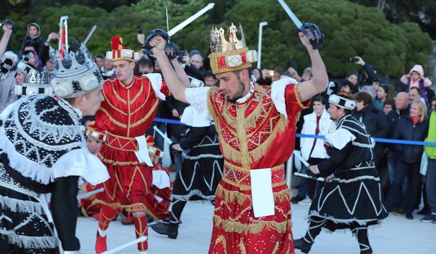 HGD Sv. Cecilija izvelo korčulanski viteški ples “Moreška” na Pozdravu suncu