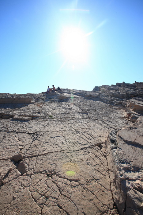 Dugi otok, 260609.
Dugi otok je jedva 1,5 sat udaljen od Zadra, jedan je od skrivenih Jadransih bisera. Sa raznolikom prirodom i plazama, cistim morem, on je namjenjen gostima koji vise cijene prirodu od zabave.
Na slici: jugoistocni dio Dugog otoka i naj