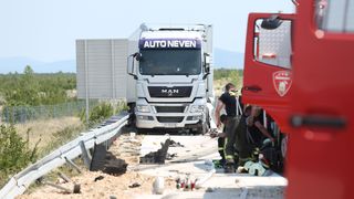 Cisterna s gorivom izletjela s autoceste nakon sudara s tegljačem