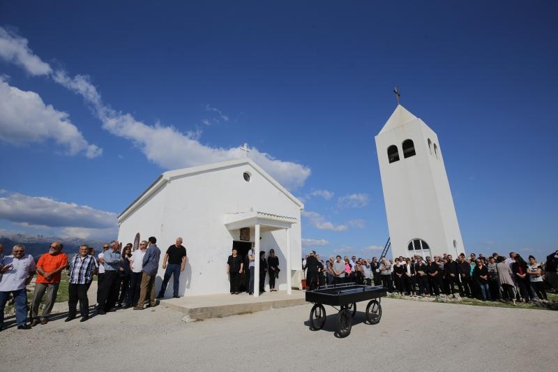 Mirko Miočić ispraćen na posljednji počinak na mjesnom groblju u Rtini Mirko Miočić ispraćen na posljednji počinak na mjesnom groblju u Rtini