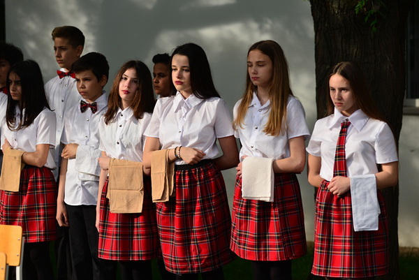 Kazališna udruga “Igrajmo se” predstavila je dramsku igru “Coffee to go” u atriju Gradske knjižnice Zadar