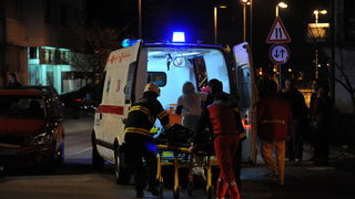 Zadar, 140311.
Na krizanju Stadionske i Puta Murvice oko 23 sata dogodila se teska prometna nesreca vise ljudi je teze ozljedjeno. Ocevid je u tjeku.
Foto: Andrija Lucic / CROPIX