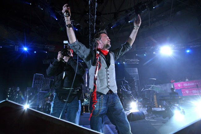 Zagreb, 220410.
U sklopu velike turneje Toleranca tour 2010 i povodom izlaska novog albuma naziva “Toleranca” Zlatan Stipisic Gibonni veceras je u KC Drazen Petrovic odrzao prvi od 2 predvidjena zagrebacka koncerta.
Na slici: Gibonni.
Foto: Neja Markicevi