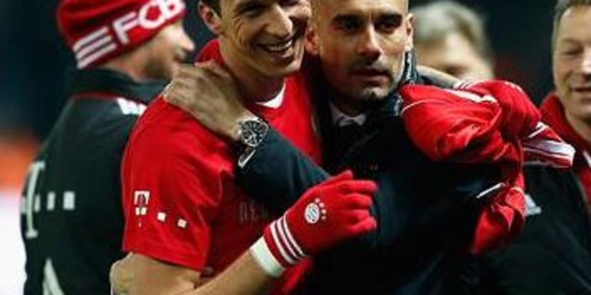 Mario Mandžukić i Josep Guardiola, foto: fcbayern.de