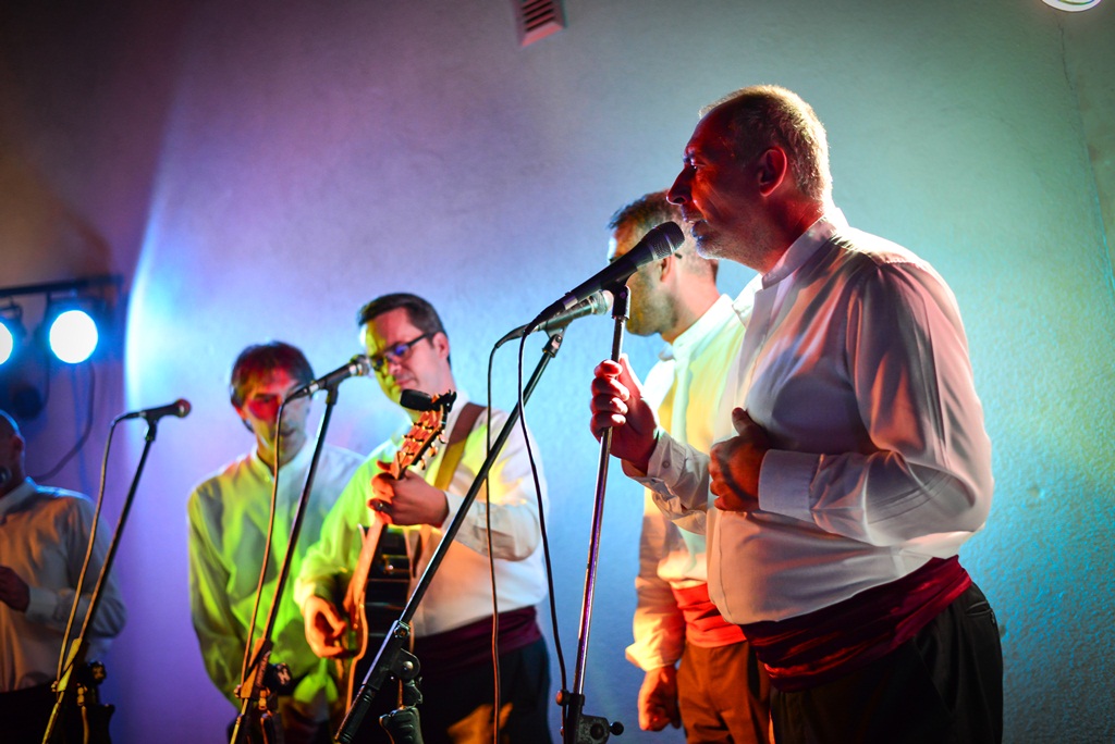 Klapa Contra oduševila u Teatro Baru i Zlatnom kutiću. Foto: Iva Perinčić Klapa Contra oduševila u Teatro Baru i Zlatnom kutiću. Foto: Iva Perinčić