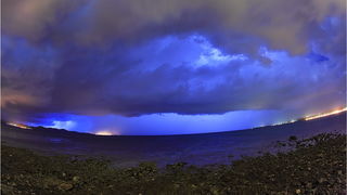 Jutros oko 4 sata nad Zadrom se sručila snažna ljetna grmljavinska nevera praćena snažnom kišom a mjestimično i tučom koja je portajala nekih pola sata Jutros oko 4 sata nad Zadrom se sručila snažna ljetna grmljavinska nevera praćena snažnom kišom a mjestimično i tučom koja je portajala nekih pola sata