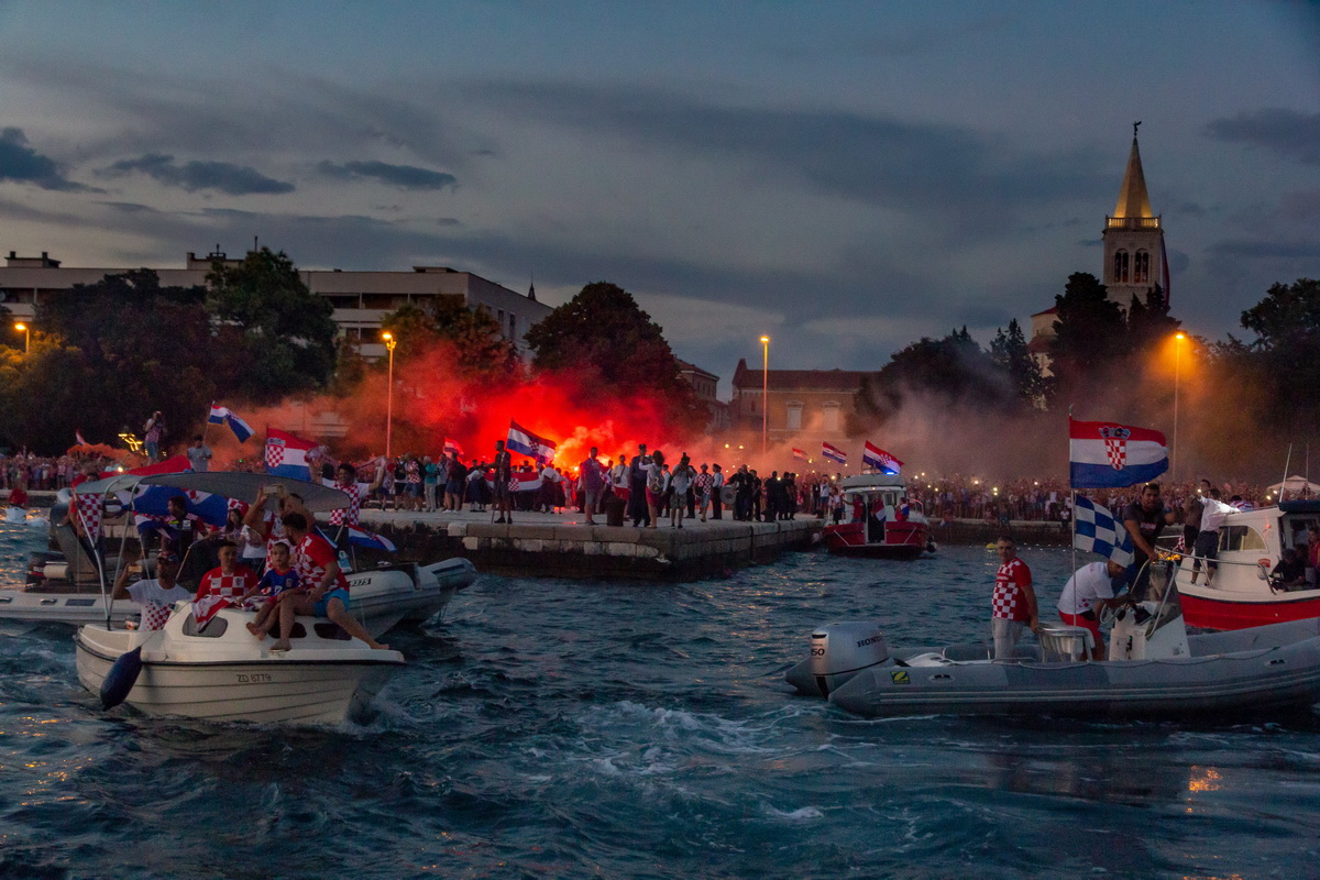 Veličanstven doček četvorice zadarskih Vatrenih od Gradskog mosta do Foruma