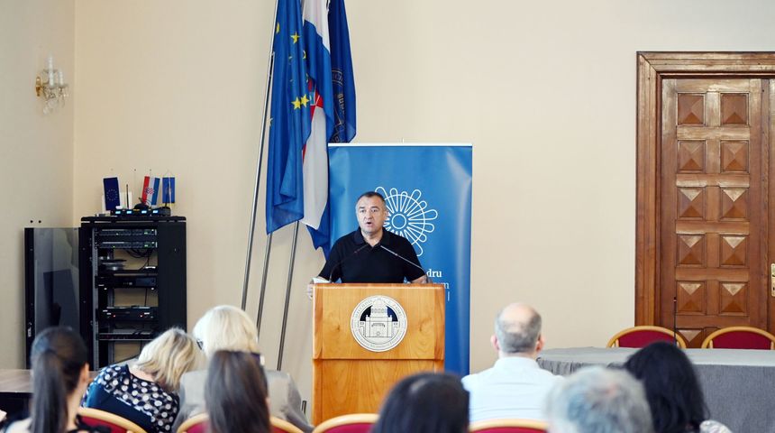 Međunarodna znanstvena konferencija o ulozi obitelji u obrazovanju Međunarodna znanstvena konferencija o ulozi obitelji u obrazovanju