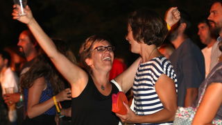 Zadar, 230612.
Drugu vecer 2.JUMF festivala koji se odrzava u Zadru na Kapetanskom, nastupili su Goran Bare i Majke. U nastupu vinkovacke grupe uzivala je mnogobrojna publika.
Foto: Andrija Lucic / CROPIX