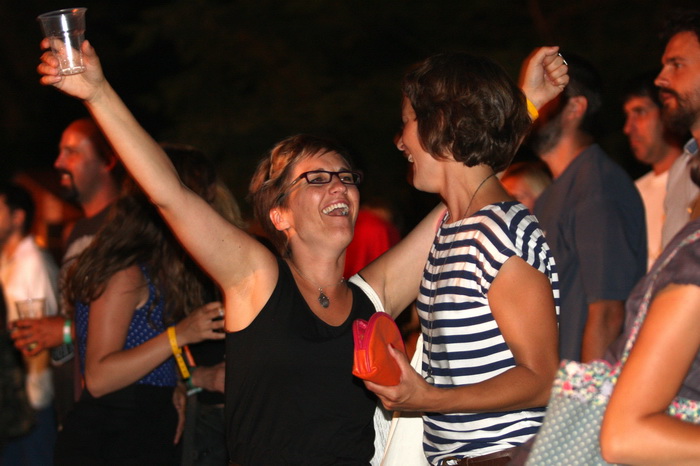 Zadar, 230612.
Drugu vecer 2.JUMF festivala koji se odrzava u Zadru na Kapetanskom, nastupili su Goran Bare i Majke. U nastupu vinkovacke grupe uzivala je mnogobrojna publika.
Foto: Andrija Lucic / CROPIX