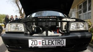 03.04.2014., Zadar – U Solarnom centru na Putu Murvice prezentirano je vozilo koje pokrece iskljucivo elektricna energija. Automobil su u cetiri mjeseca rada napravili ucenici Strukovne skole Vice Vlatkovica Valentino Raspovic, Andjelo Pastuovic i Toni 03.04.2014., Zadar – U Solarnom centru na Putu Murvice prezentirano je vozilo koje pokrece iskljucivo elektricna energija. Automobil su u cetiri mjeseca rada napravili ucenici Strukovne skole Vice Vlatkovica Valentino Raspovic, Andjelo Pastuovic i Toni