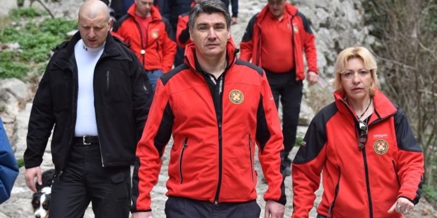 Starigrad Paklenica – Premijer Zoran Milanovic nazocio je pokaznoj vjezbi spasavanja HGSS-a u kanjonu Velike Paklenice. Photo: Dino Stanin/PIXSELL