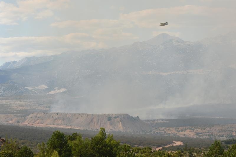 Jaka bura otežava gašenje požara kod Obrovca