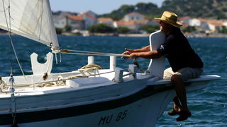 Betina, 150810.
U Betini na otoku Murteru danas je odrzana tradicionalna regata brodova na “latinskog idro ” pod nazivom “Regata za dusu i tilo”, na regati je sudjovalo preko gajeta, leuta i kaica pobjedili su domacini iz Betine.
Na slici na picunu od leu Betina, 150810.
U Betini na otoku Murteru danas je odrzana tradicionalna regata brodova na “latinskog idro ” pod nazivom “Regata za dusu i tilo”, na regati je sudjovalo preko gajeta, leuta i kaica pobjedili su domacini iz Betine.
Na slici na picunu od leu