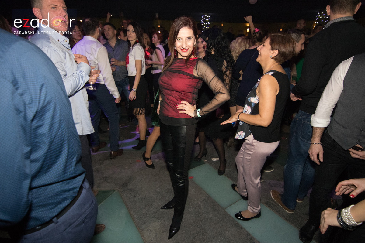 Ludnica u Saturnusu: Najbolji doček u svemiru i šire Ludnica u Saturnusu: Najbolji doček u svemiru i šire