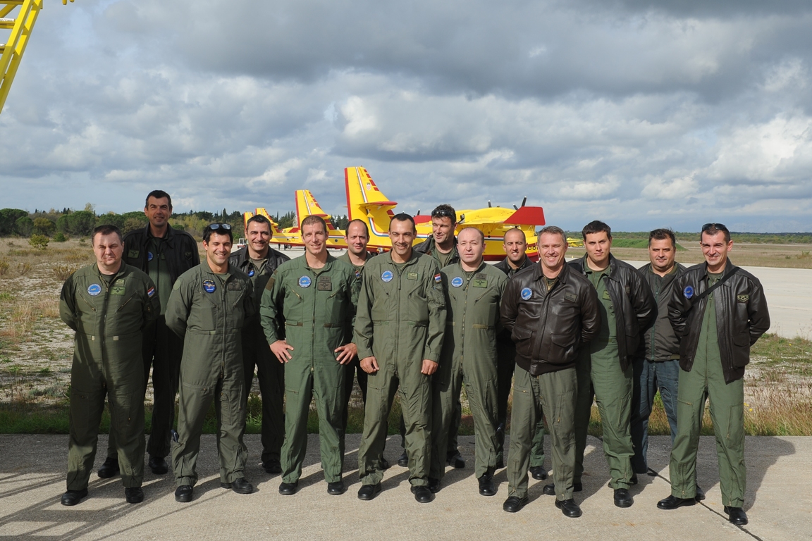 Posade dvaju Canadiara vratili se s uspješne misije u sjevernoj Italiji Posade dvaju Canadiara vratili se s uspješne misije u sjevernoj Italiji
