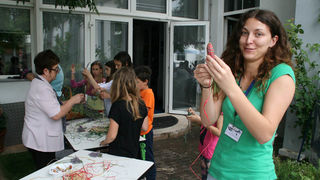 Danas je održana kreativna radionica za velike i male u organizaciji Dječjeg odjela Gradske knjižnice Zadar: izrada stručaka i jastučića od lavande od 10-12 h. Radionicu je vodila gospođa Jadranka Plantak. Foto by Lucija Juravic Danas je održana kreativna radionica za velike i male u organizaciji Dječjeg odjela Gradske knjižnice Zadar: izrada stručaka i jastučića od lavande od 10-12 h. Radionicu je vodila gospođa Jadranka Plantak. Foto by Lucija Juravic