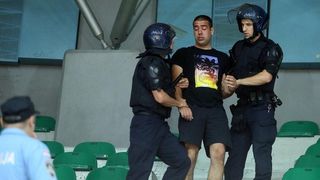 Intervencija policije na tribini s navijačima Zadra na utakmici Cibone i Zadra (80-71). Photo: Goran Stanzl/PIXSELL Intervencija policije na tribini s navijačima Zadra na utakmici Cibone i Zadra (80-71). Photo: Goran Stanzl/PIXSELL