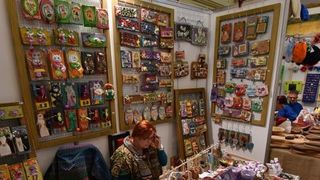 U Domu branitelja poceo 14. HAND MADE FEST – Festival rucnih izrada, mastovitosti i dizajna. I ove se godine u svih 5 dvorana Doma branitelja, 200-ak izlagaca, od kojih i 20% muskaraca, tri dana promice i promovira jedinstvene vrijednosti rucnih izrada, p U Domu branitelja poceo 14. HAND MADE FEST – Festival rucnih izrada, mastovitosti i dizajna. I ove se godine u svih 5 dvorana Doma branitelja, 200-ak izlagaca, od kojih i 20% muskaraca, tri dana promice i promovira jedinstvene vrijednosti rucnih izrada, p