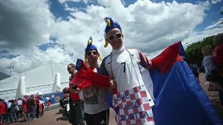 Hrvatski navijači okupirali Saint-Etienne pred utakmicu između Hrvatske i Češke. Photo: Sanjin Strukić/PIXSELL