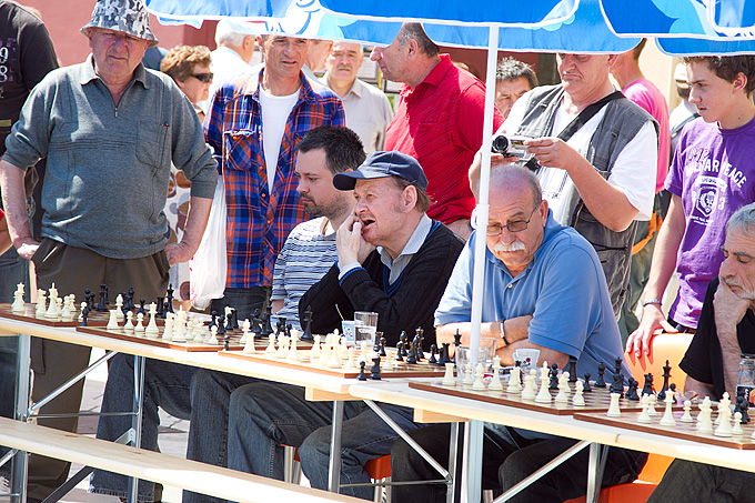 Narodni trg: Simultanka velemajstora Saša Martinović na 50 pločaa, Foto: Leo Banićć Narodni trg: Simultanka velemajstora Saša Martinović na 50 pločaa, Foto: Leo Banićć