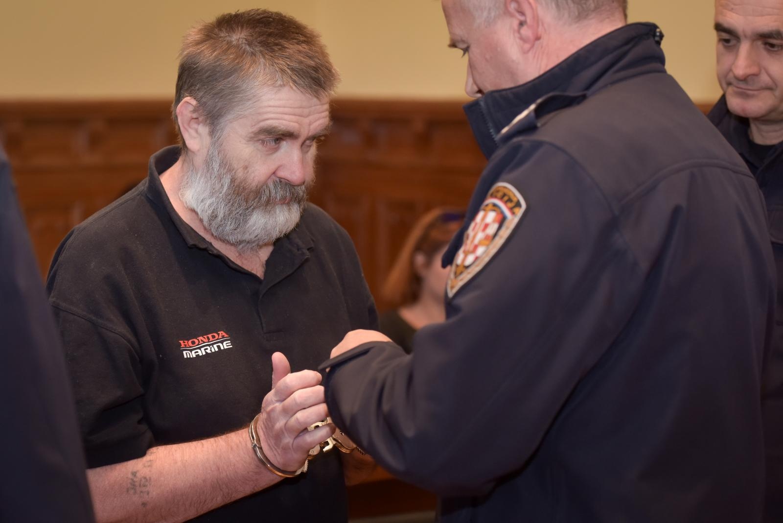 Počelo suđenje Josipu Rođaku koji je bacio četvero djece s balkona Počelo suđenje Josipu Rođaku koji je bacio četvero djece s balkona