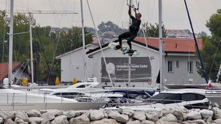 Kiteri i surferi uživali u jakom jugu